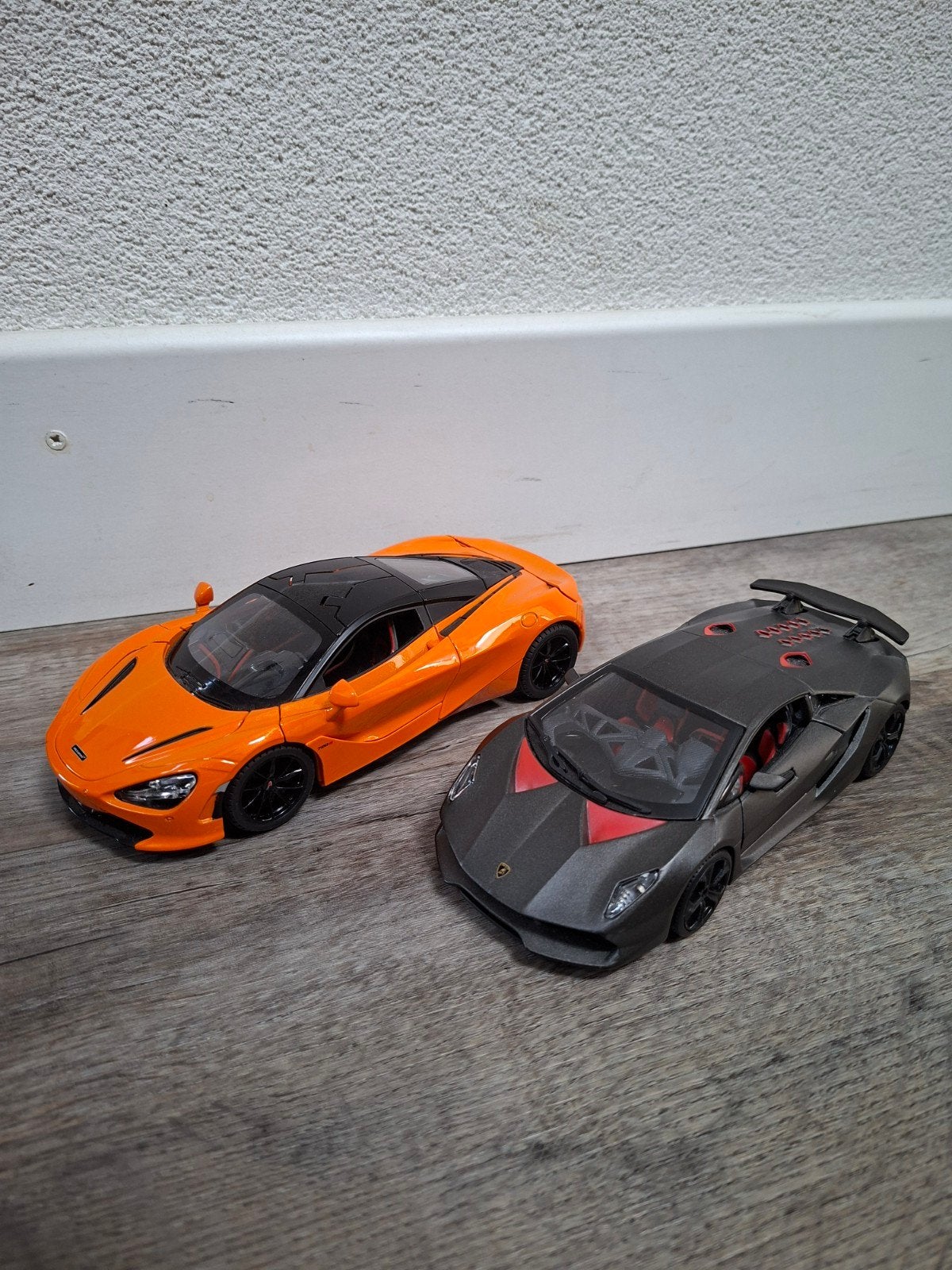 Lamborghini Sesto Elemento & Mclaren 720S 1:24, Ophalen, Zo goed als nieuw, Auto, Bburago
