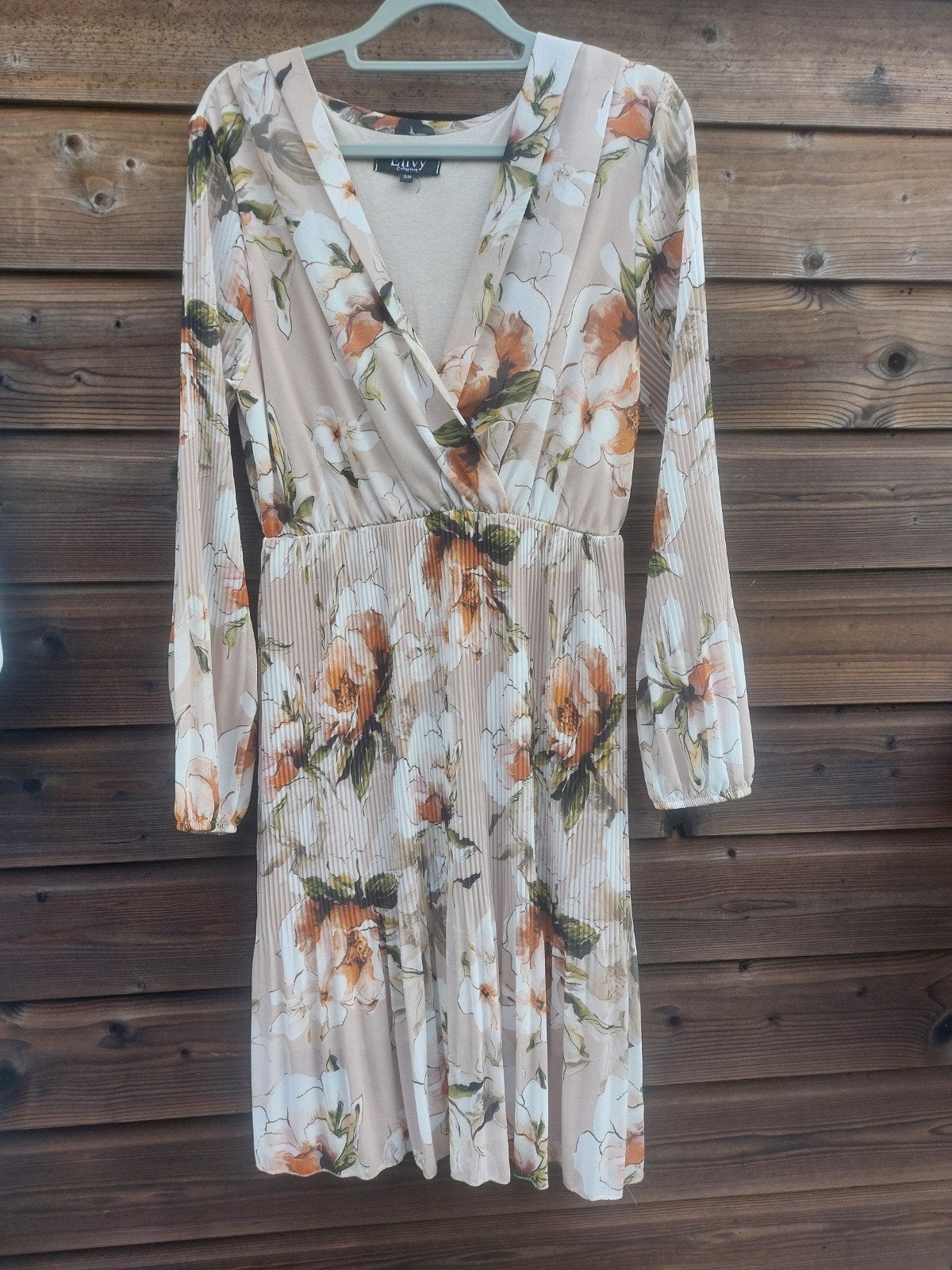 Beige bewerkte jurk plissé Envy maat SM, Kleding | Dames, Maat 38/40 (M), Verzenden, Beige, Zo goed als nieuw
