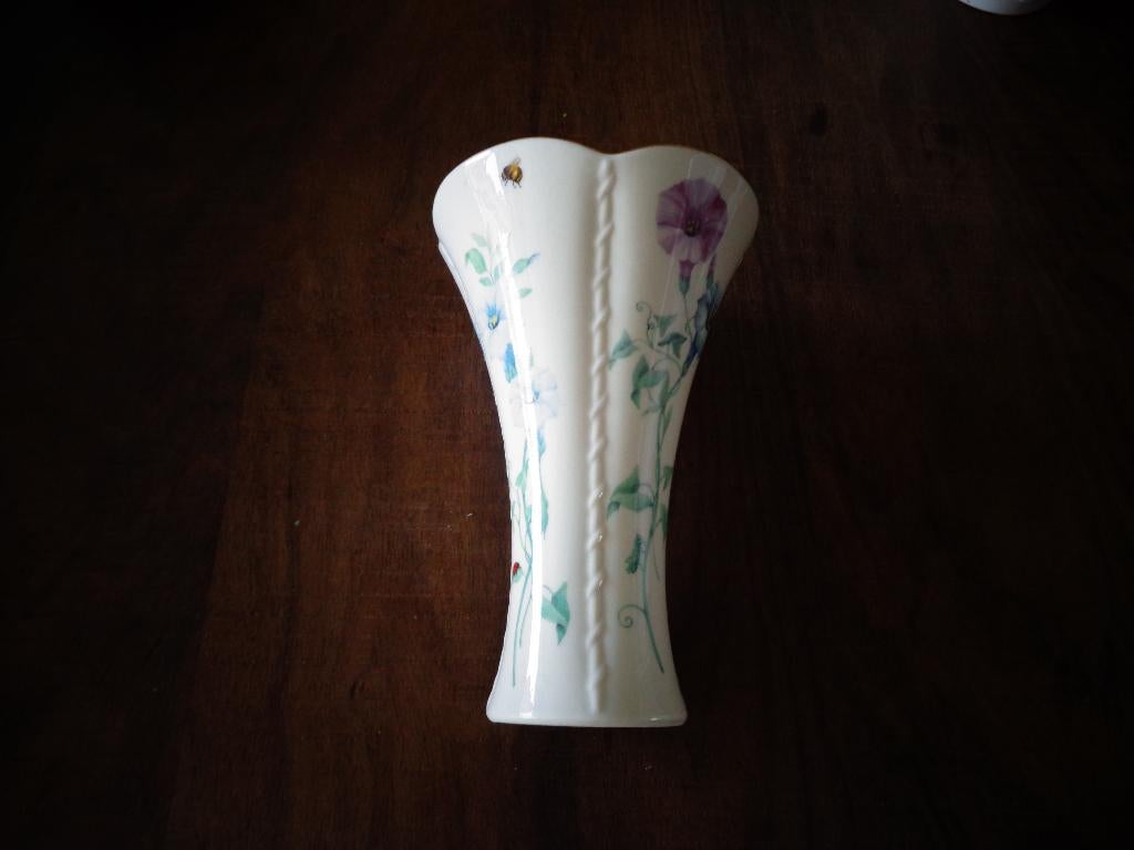 Lenox vaas, gedecoreerd met bloemen. Hoogte 21 cm., Overige kleuren, Aardewerk of Porselein, Ophalen of Verzenden, Zo goed als nieuw