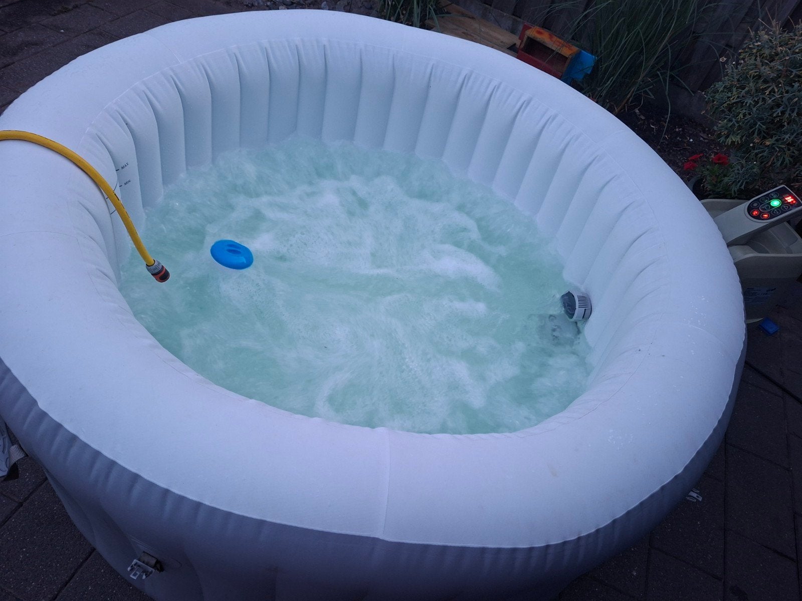 Opblaasbare jacuzzi, Ophalen of Verzenden, Zo goed als nieuw