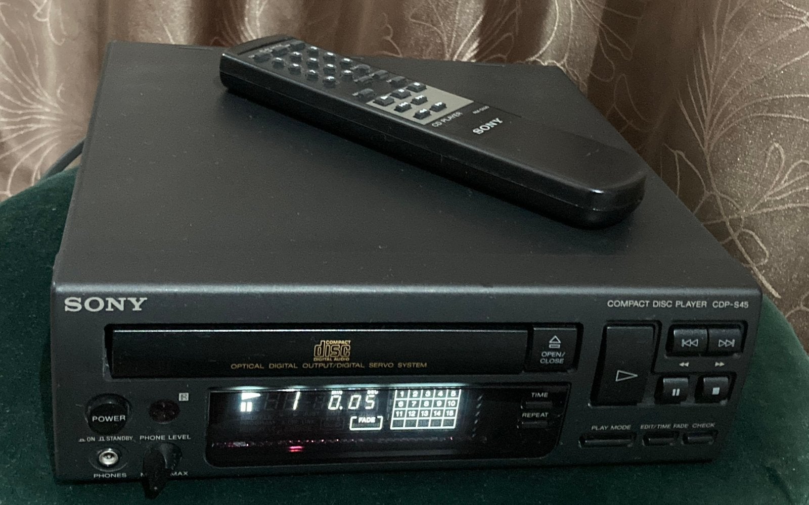 Sony CDP-S45 CD speler / transport met afstandsbediening, Audio, Tv en Foto, Ophalen of Verzenden, Zo goed als nieuw, Sony