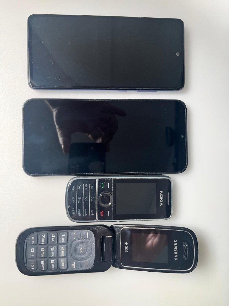 4 gebruikte telefoons, Gebruikt, Overige modellen, Zwart, Ophalen of Verzenden