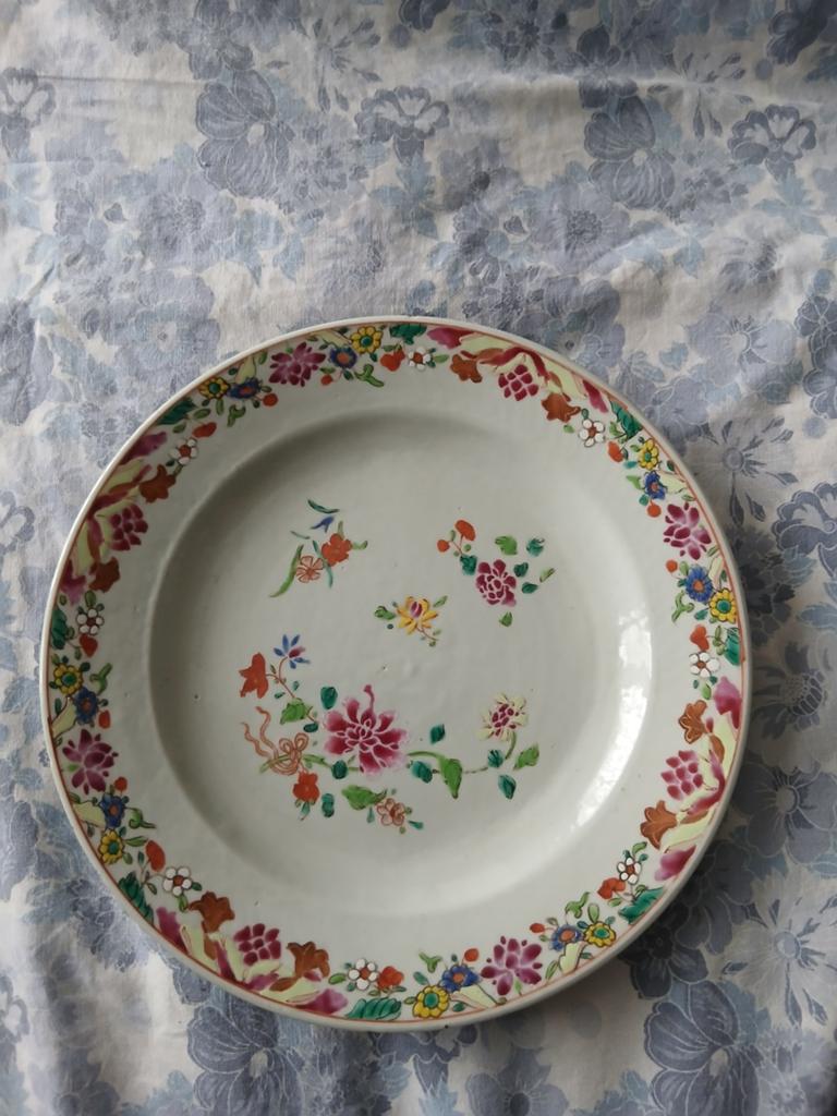 Chinees bord famille rose met bloemen, Ophalen of Verzenden
