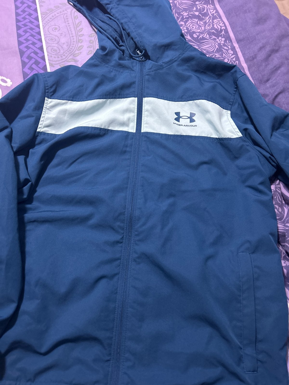 Under Armour sportjas en broek - Maat M, Ophalen of Verzenden, Zo goed als nieuw, Hardlopen of Fietsen, Maat 48/50 (M)