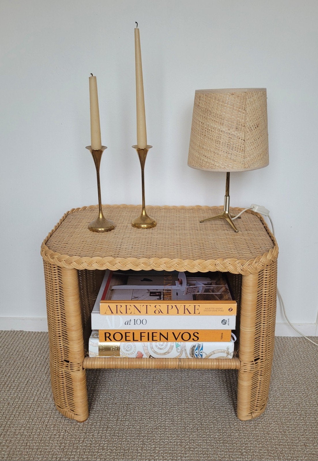 sidetable bijzettafel bamboe rotan riet vintage boekenkastje, Ophalen, Minder dan 45 cm