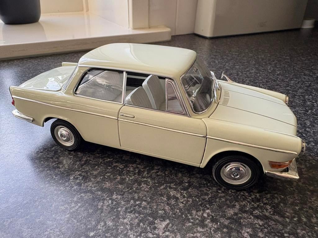 Signature Models BMW LS Luxus Hard Top Beige Schaal 1:18, Hobby en Vrije tijd, Modelauto's | 1:18, Ophalen of Verzenden, Zo goed als nieuw