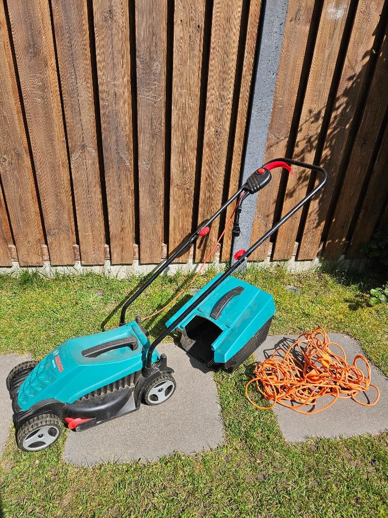 Bosch grasmaaier met verlengsnoer, Ophalen, Gebruikt, Elektrische grasmaaier, Opvangbak
