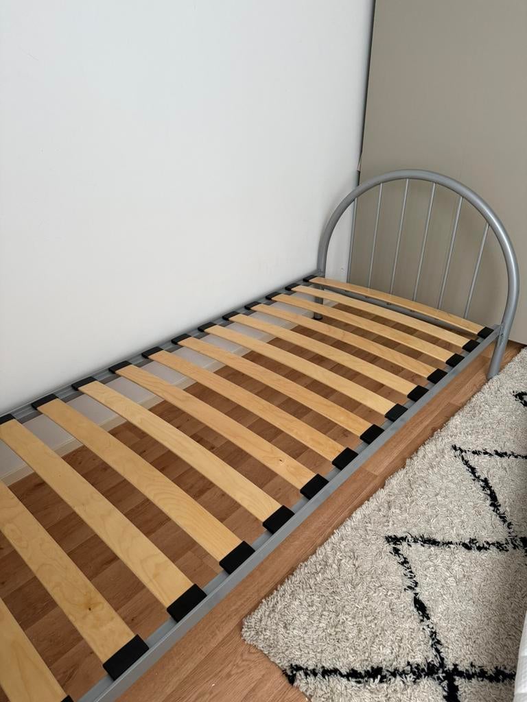 Metalen 1 persoons bed €15,-, Ophalen, 90 cm, Eenpersoons, Zwart