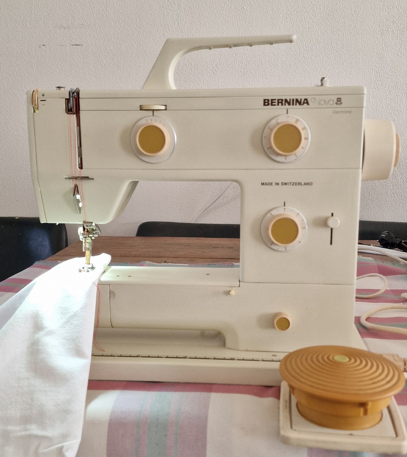 Bernina Nova Electronic., Ophalen, Zo goed als nieuw, Naaimachine, Bernina