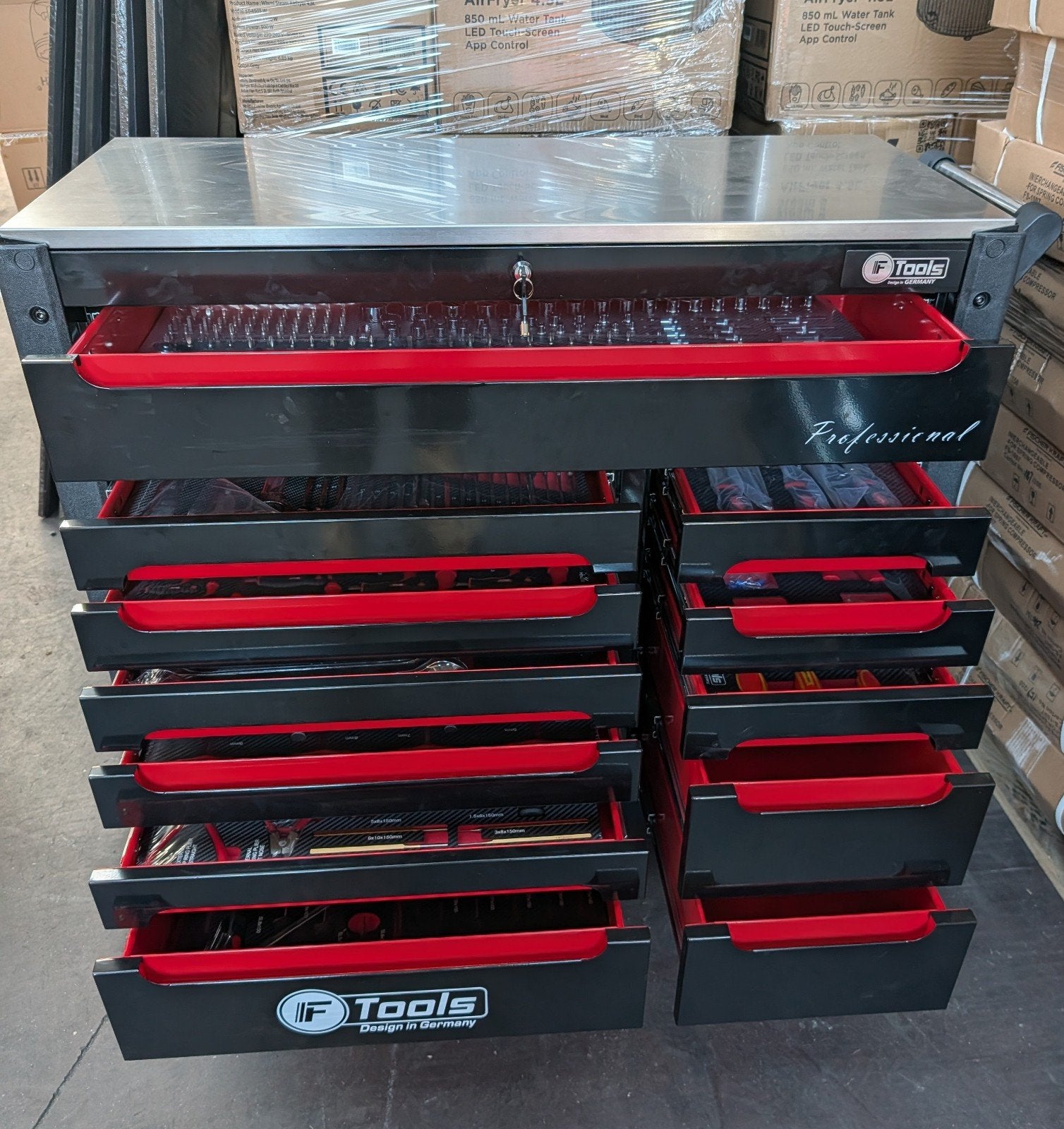 Professionele gereedschapwagen kar gevuld boormachine etc, Ophalen