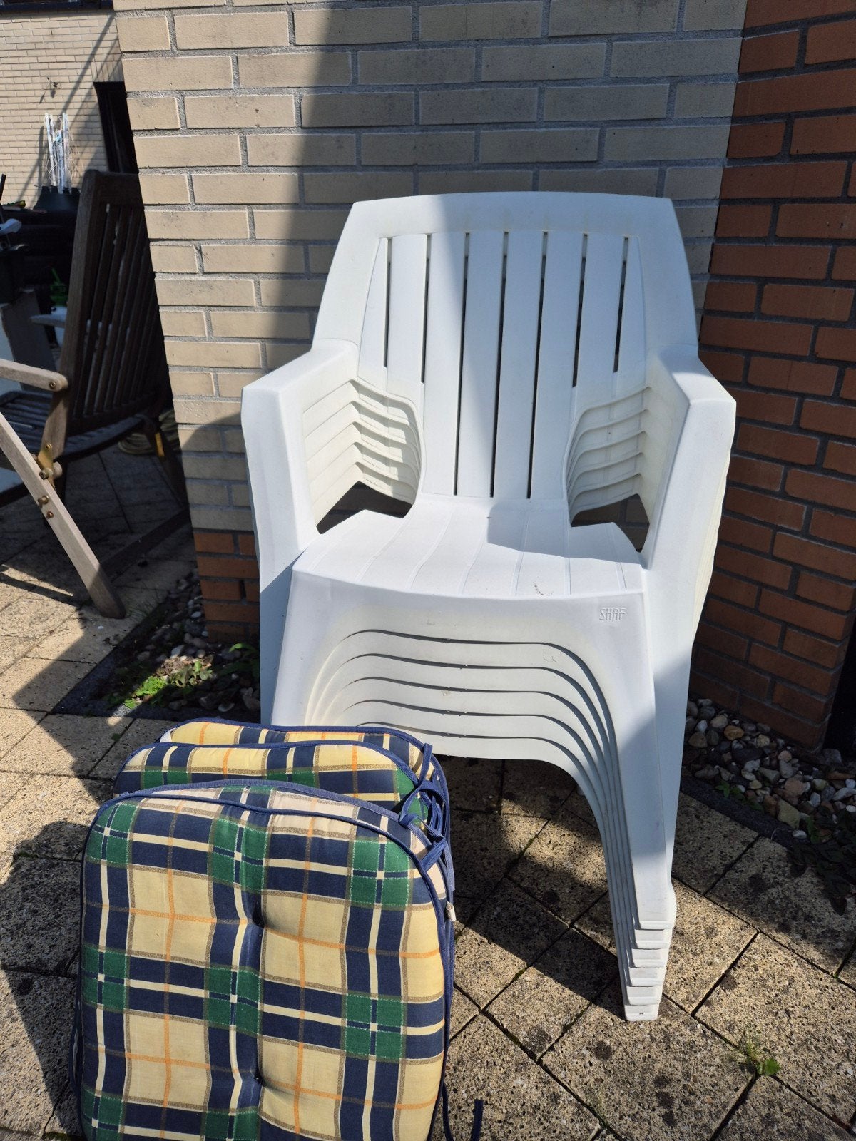 Stapelbare kunststof tuinstoelen met kussens, Tuin en Terras, Tuinstoelen, Ophalen, Zo goed als nieuw, Plastic, Stapelbaar