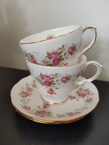 Duchess June Bouquet 2 kop en schotels, Verzamelen, Porselein, Kristal en Bestek, Ophalen of Verzenden, Zo goed als nieuw, Porselein