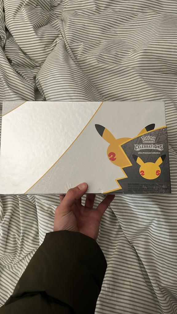 Pokémon Celebrations Ultra-Premium Collection, Hobby en Vrije tijd, Verzamelkaartspellen | Pokémon, Ophalen of Verzenden, Nieuw