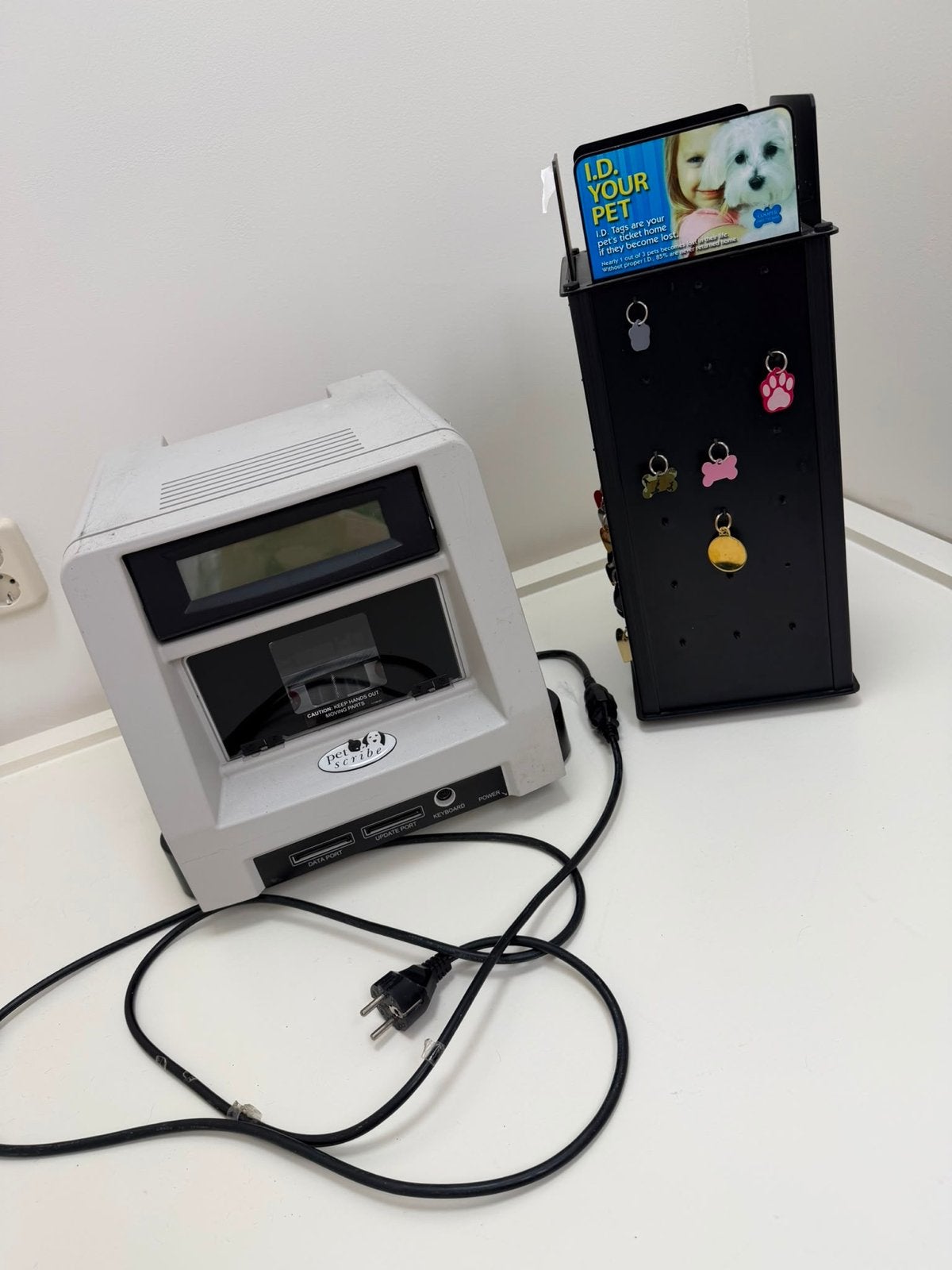 Graveer machine met presentatie rek, Ophalen, Gebruikt