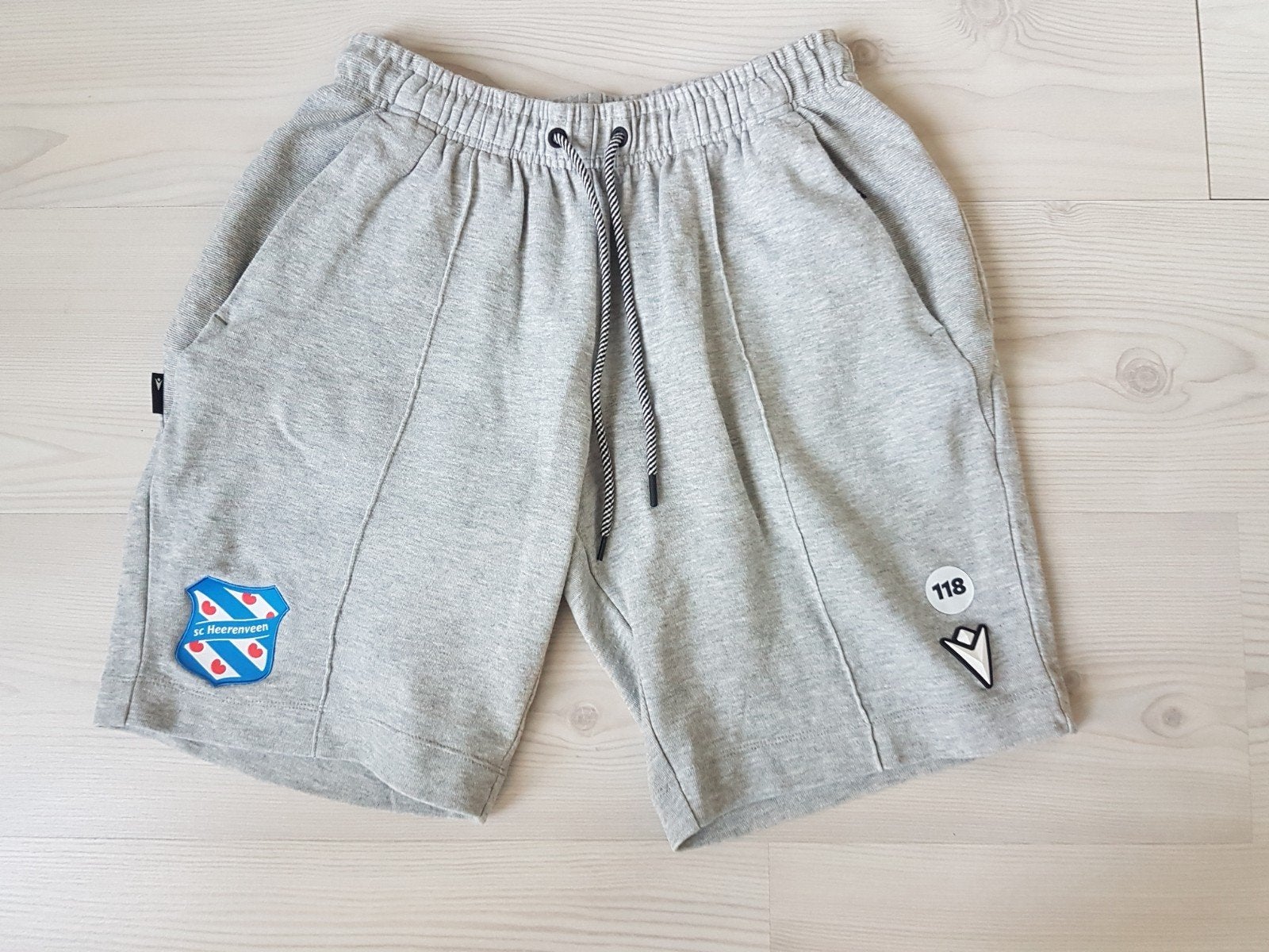 SC Heerenveen casual short in size small, Blauw, Ophalen of Verzenden, Zo goed als nieuw, Voetbal