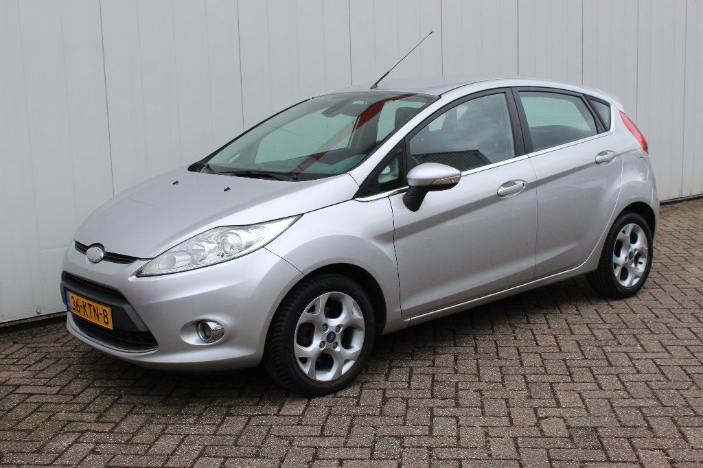 FORD Fiesta 1.25 82pk 5 DEURS TITANIUM AIRCO ZEER MOOI ! !, Voorwielaandrijving, Stof, 600 kg, Zwart