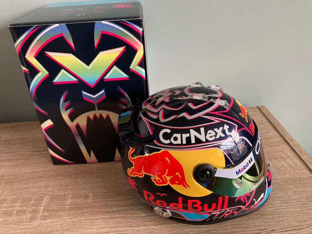 ✅ Max Verstappen 1:2 helm 2022 Miami Fanshop Red Bull RB18, Verzamelen, Ophalen of Verzenden, Nieuw, Formule 1