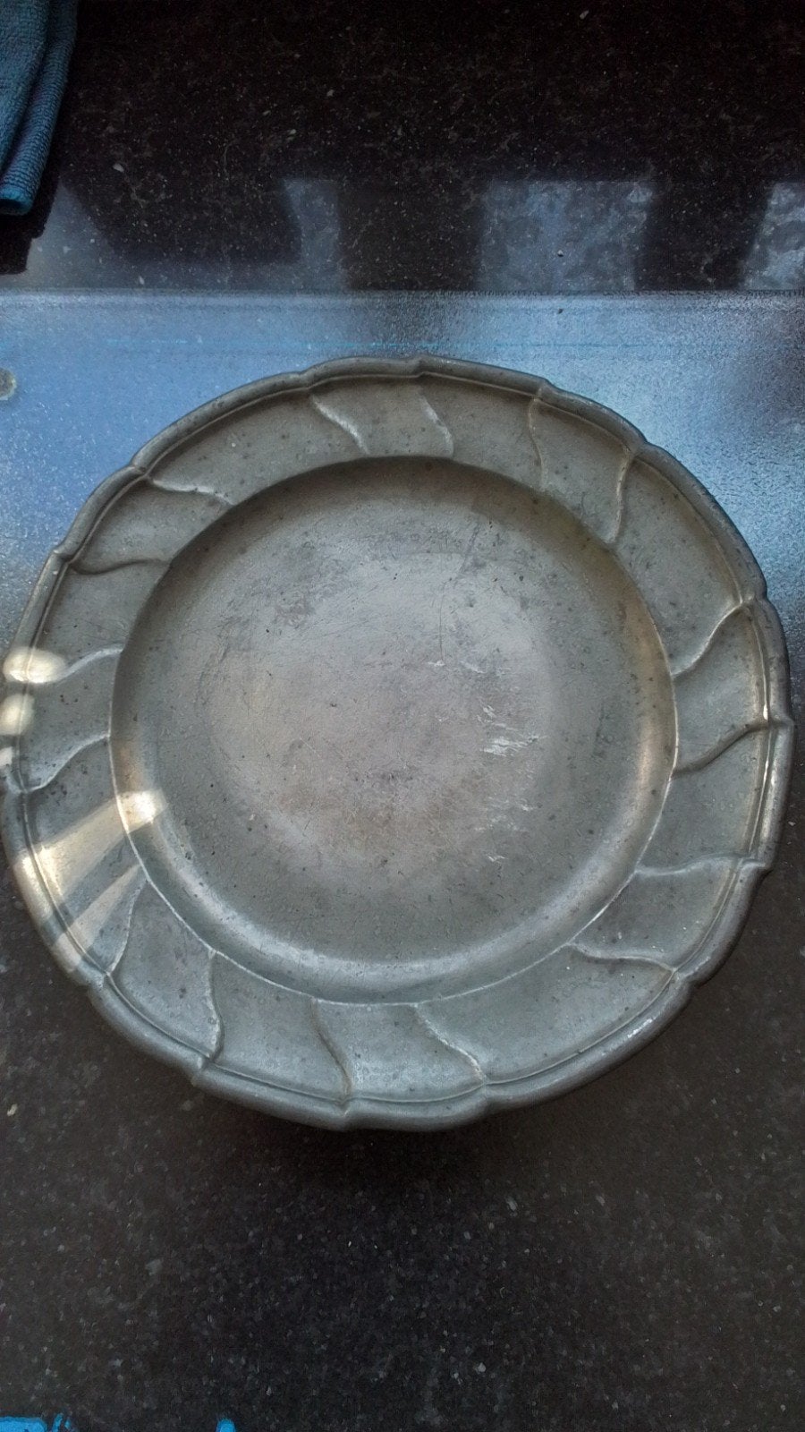 Een tinnen ronde schaal  24 cm, Ophalen