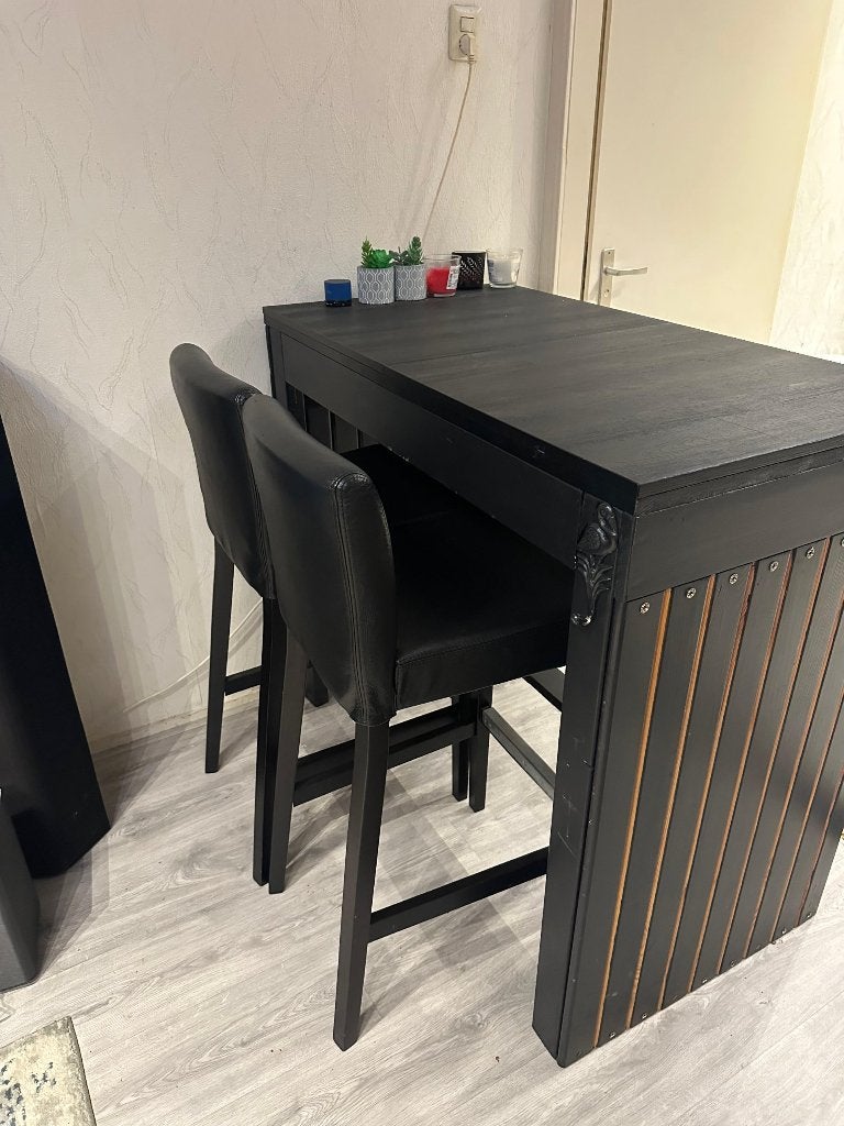 Zwarte houten bartafel met 2 leren barkrukken (als set), Ophalen, Gebruikt, Inclusief barstoelen