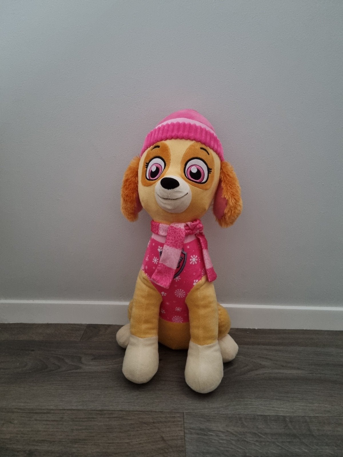 Paw Patrol Skye knuffel met winteroutfit, Zo goed als nieuw, Middelgroot (20 tot 80 cm), Met kleding of accessoire, Roze