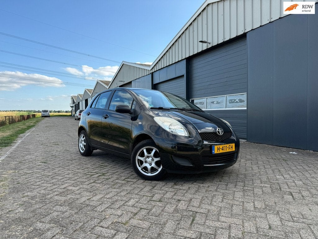 Toyota Yaris 1.0 VVTi Acces, Auto's, Toyota, Voorwielaandrijving, 750 kg, Zwart, 960 kg