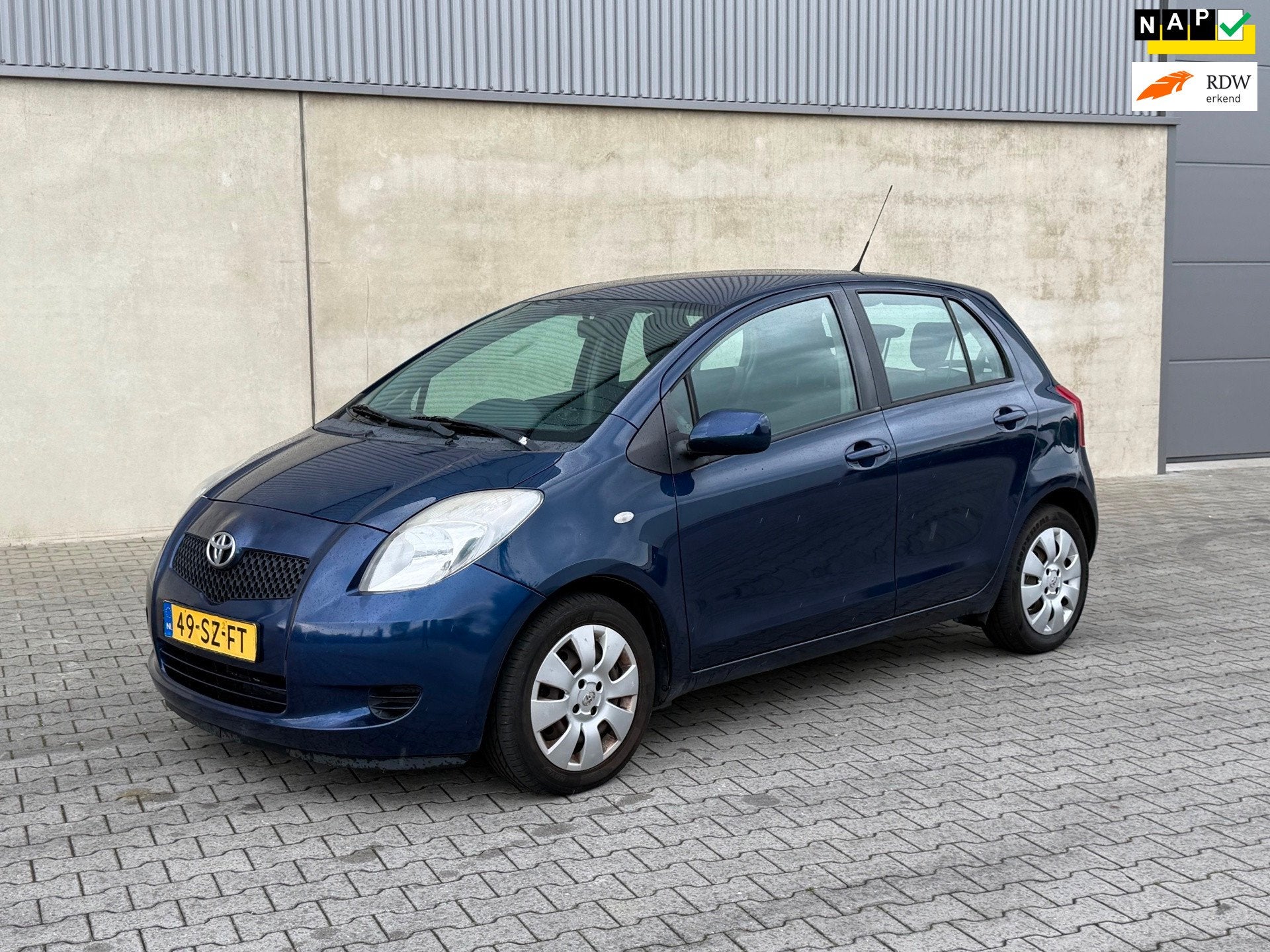 Toyota Yaris 1.3 VVTi Sol 5 DEURS+AIRCO+ELEKTRISCHE PAKKET, Auto's, Voorwielaandrijving, Stof, Zwart, 4 cilinders