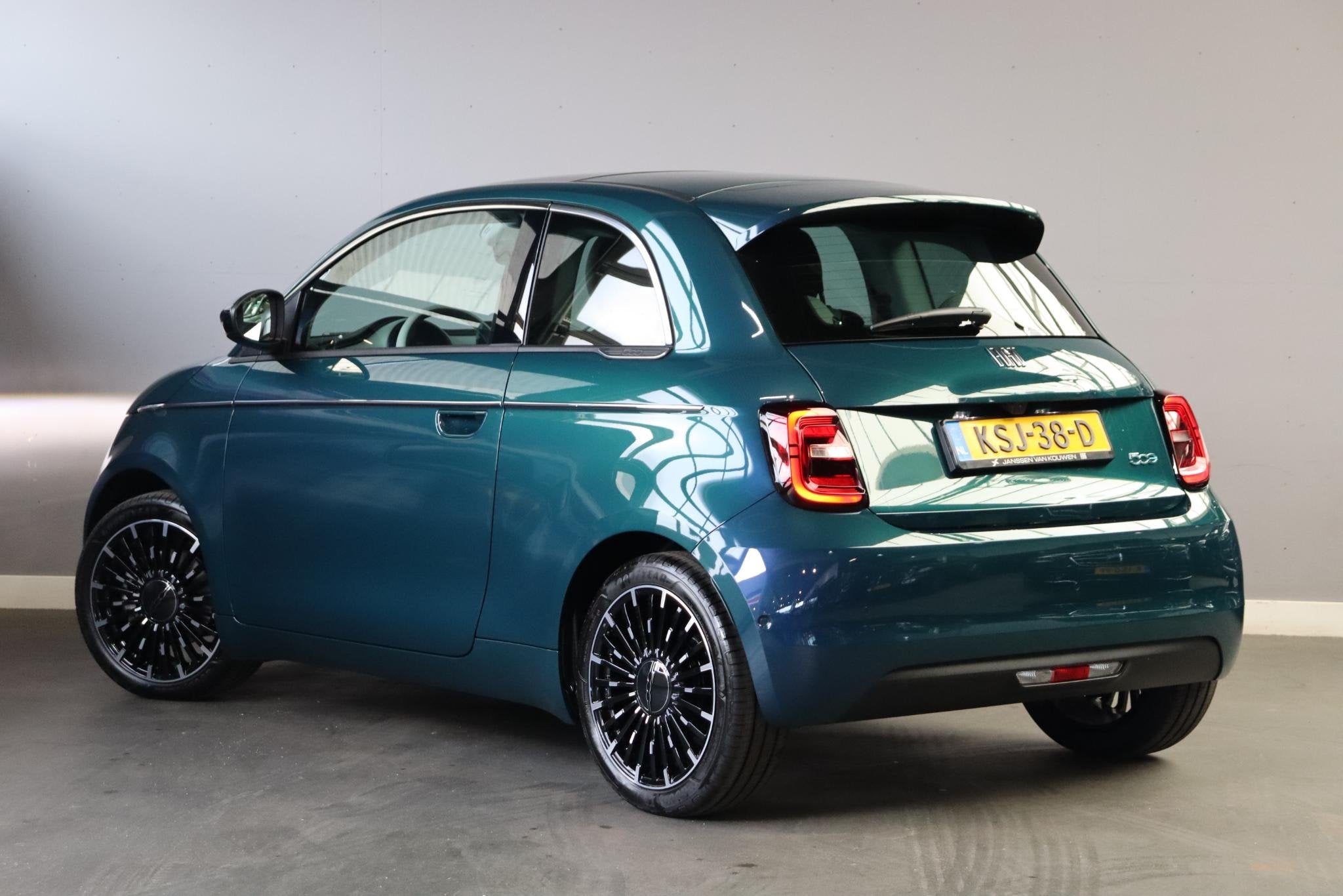 Fiat 500 La Prima 42 kWh / Panoramadak / Navi / Carplay / Ca, Auto's, 12 maanden, 118 pk, Origineel Nederlands, Nieuw