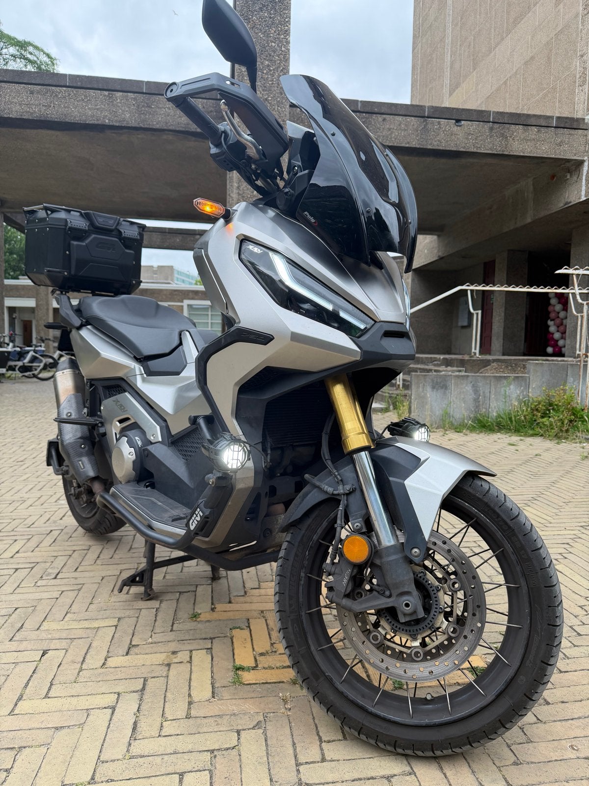 HONDA X-ADV 750 | GIVI OUTBACK EVO TOPKOFFER |A2|AKRAPOVIC, Motorrijbewijs A, Gebruikt, Particulier, Meer dan 35 kW