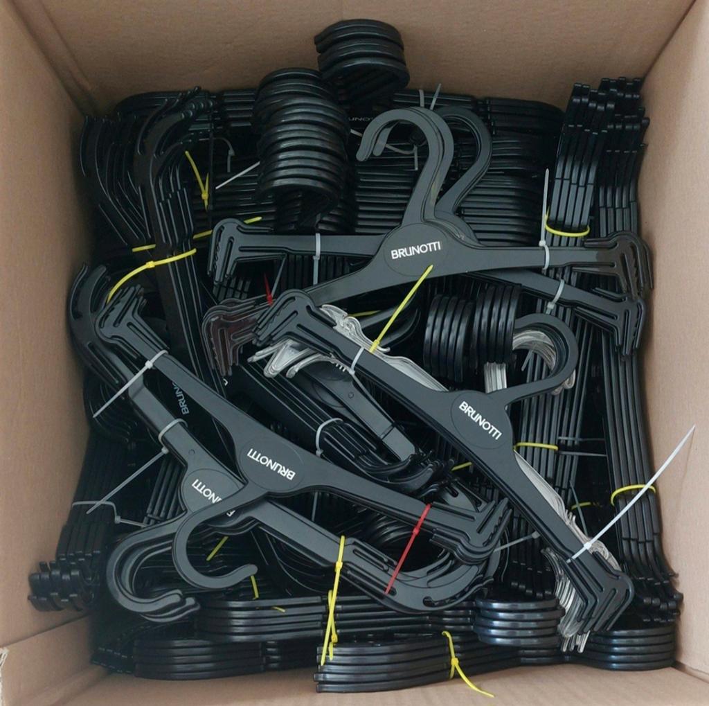 Partij verkopen!
Kleding hangers voor Lingerie/bikini's, Ophalen of Verzenden, Zo goed als nieuw, Kunststof, Kinderen en Volwassenen