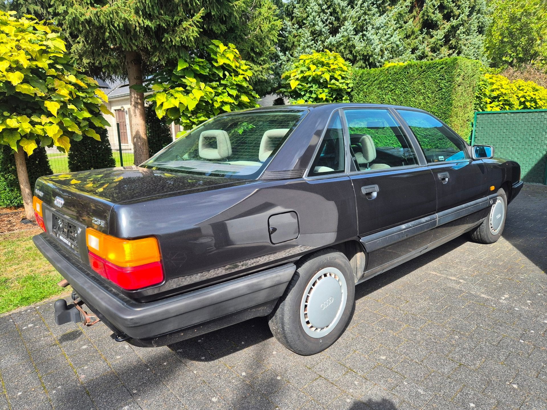 Audi 100 2.3 AUTOMAAT. 1e eigenaresse, perfecte staat, Auto's, Automaat, Dealer onderhouden, Gebruikt, Zwart