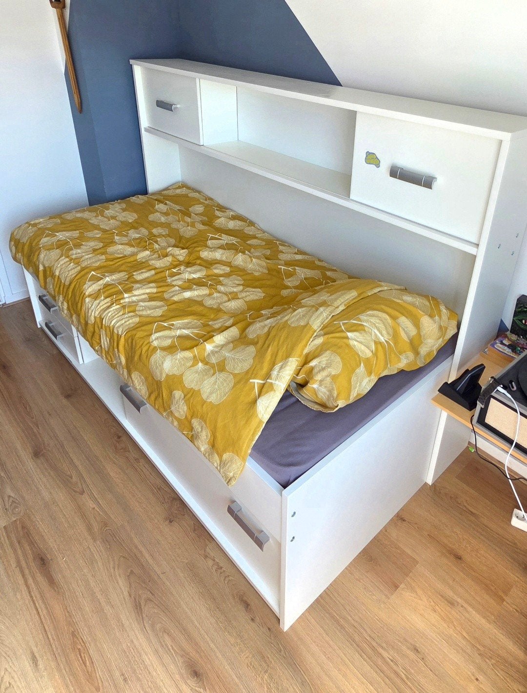 Prachtig bed met opbergruimte, Ophalen, 100 cm, Eenpersoons, Zo goed als nieuw