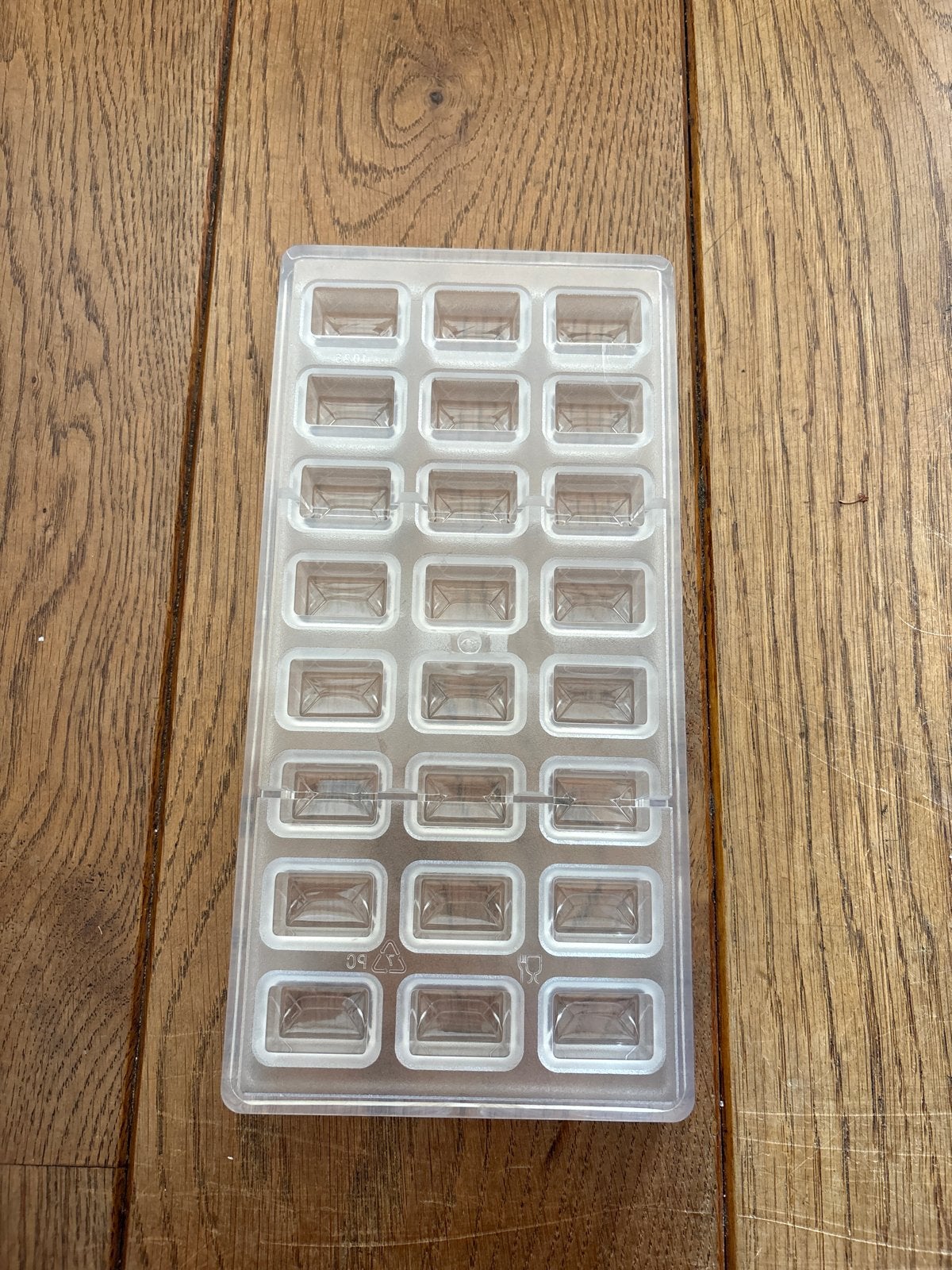 Chocoladevorm voor 28 bonbons - Nieuwstaat, Ophalen of Verzenden, Nieuw, Bakvorm