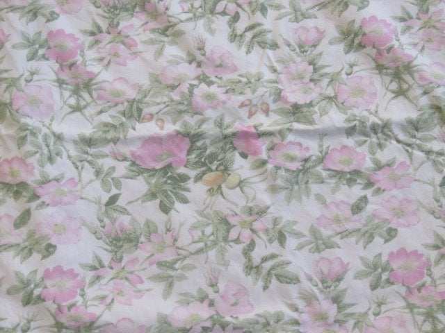 Vintage lap stof wit met roze wilde roosjes Marjolein Bastin, Hobby en Vrije tijd, Stoffen en Lappen, Ophalen of Verzenden, Zo goed als nieuw