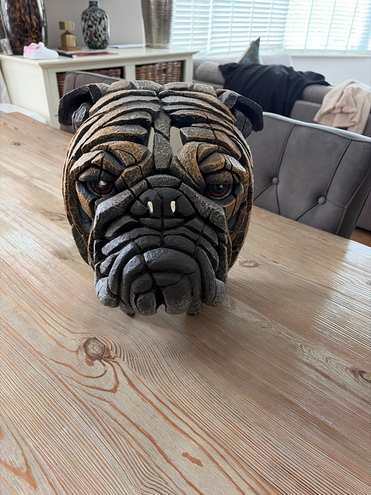 Unieke Bulldog sculptuur - Handgemaakt en gedetailleerd, Antiek en Kunst, Ophalen, Natuurlijk materiaal, 20 - 50 cm, Beeld