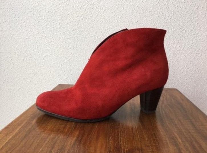 Mooi rood suède laarsje, maat 38, Ophalen of Verzenden, Zo goed als nieuw, Rood