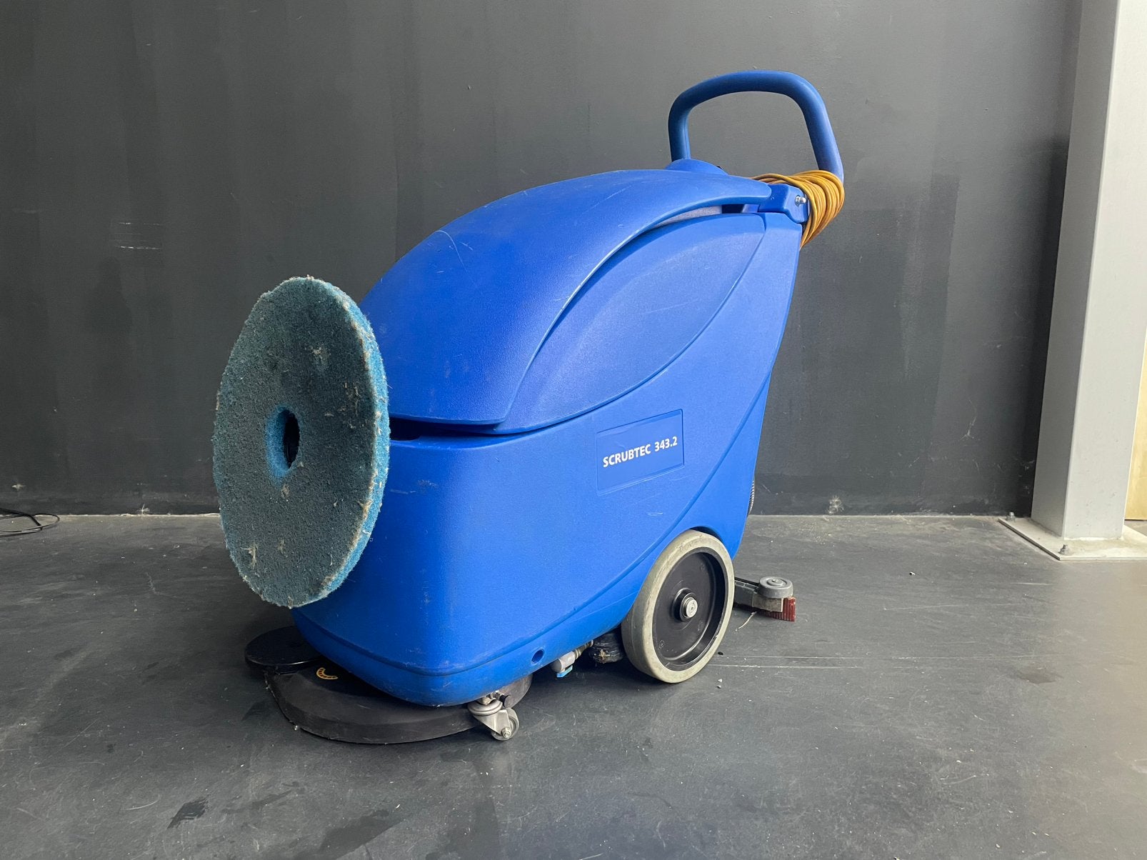 Nilfisk Alto SCRUBTEC 343.2 schrobzuigmachine, Ophalen, Gebruikt