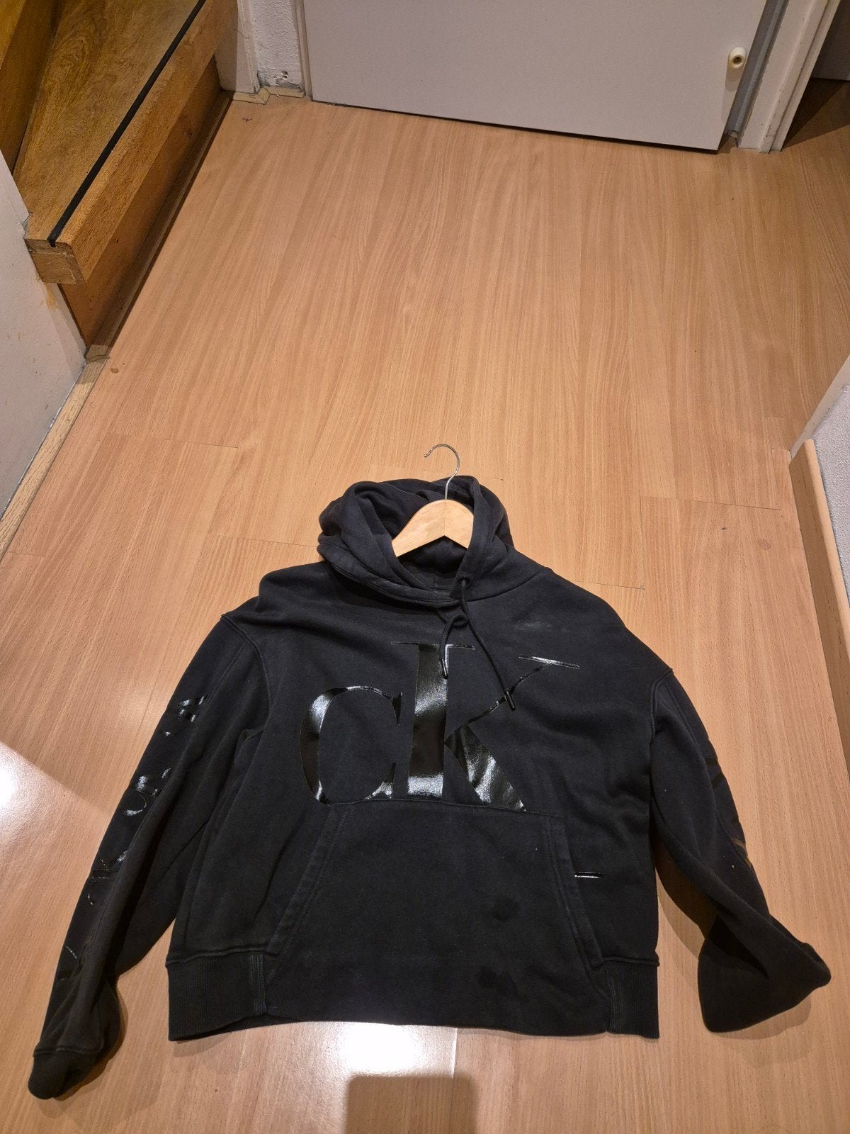 Calvin Klein Monogram Hoodie Zwart/Glans (S), Zwart, Ophalen of Verzenden, Zo goed als nieuw, Lange mouw
