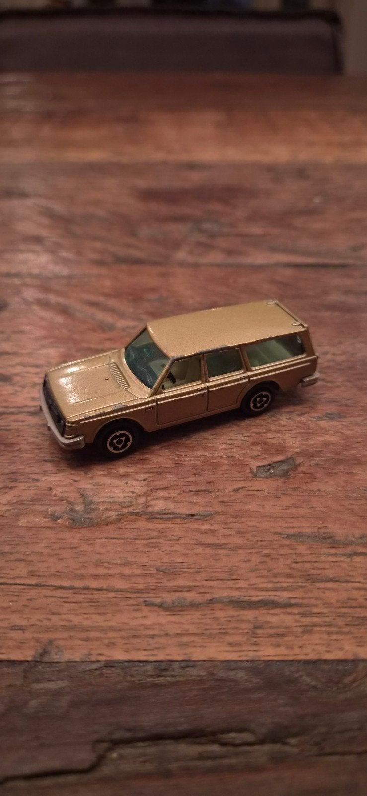 Majorette Volvo 245 DL Schaalmodel - Goudkleurig, Overige merken, Gebruikt, 1:50 of kleiner, Auto