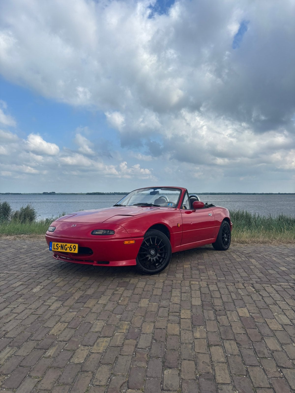 Mazda MX-5 1.6 | Hardtop | APK tot 2028 | Zeer nette auto, Auto's, Zwart, 4 cilinders, Origineel Nederlands, Handgeschakeld