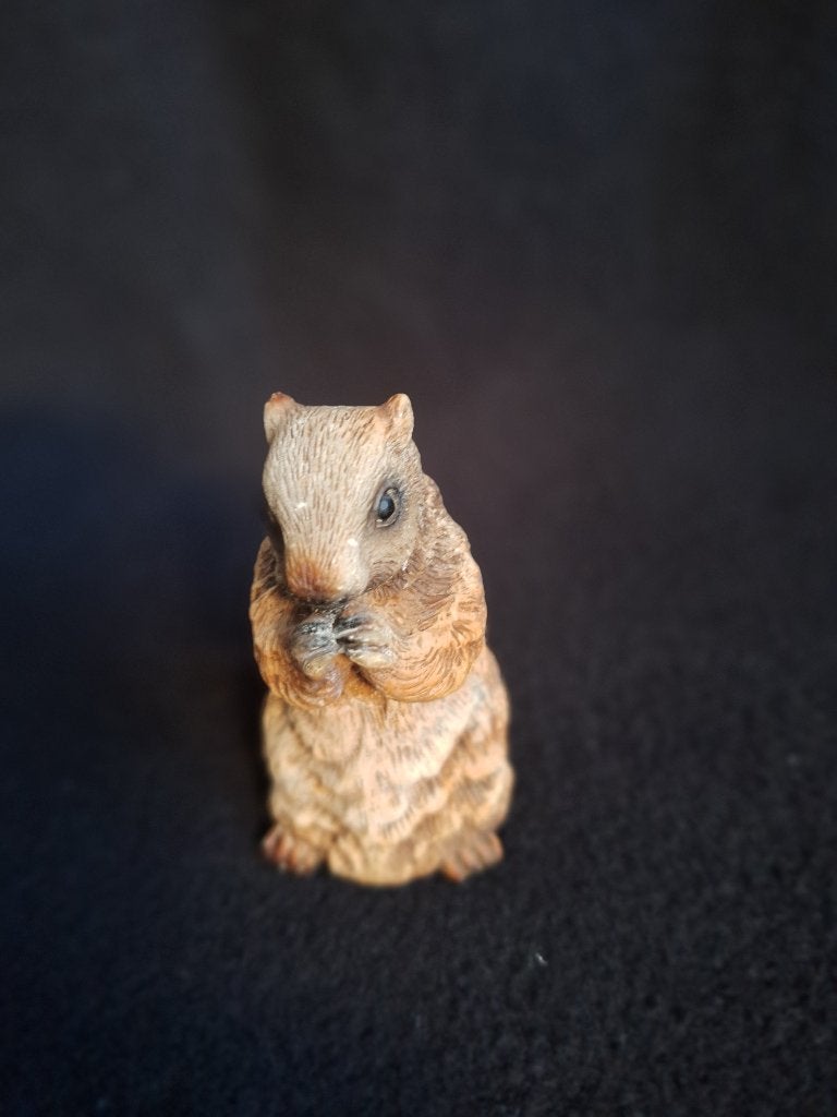 Eekhoorn Beeldje Met Eikel, Ophalen, Zo goed als nieuw, Dier