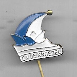 CARNAVAL VERENIGING DE KNOEBEL SPELD BLAUW WIT, Ophalen of Verzenden, Gebruikt, Merk, Speldje of Pin