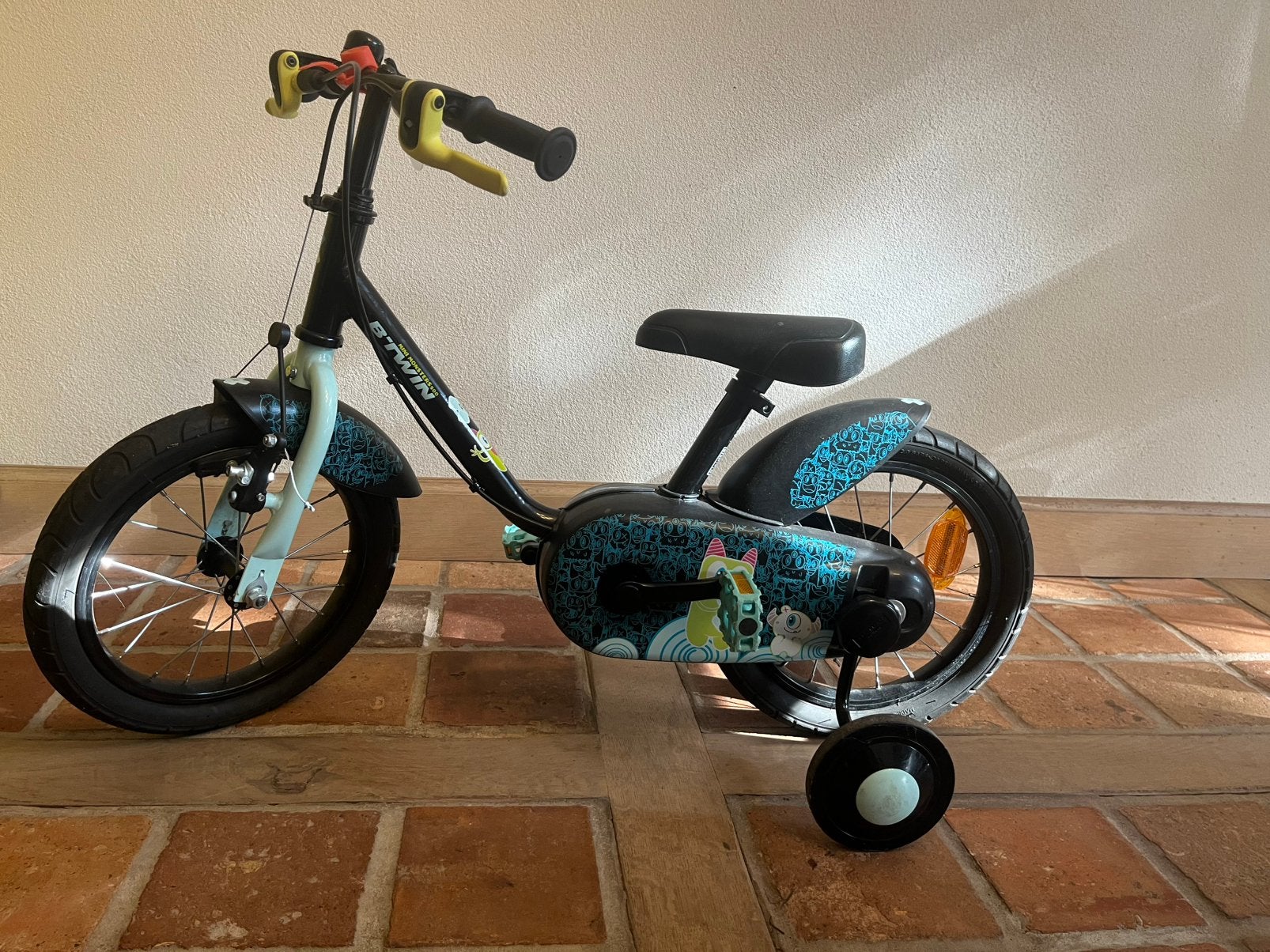 B-Twin 14” kinderfiets, Ophalen, Zo goed als nieuw, Minder dan 16 inch, Zijwieltjes