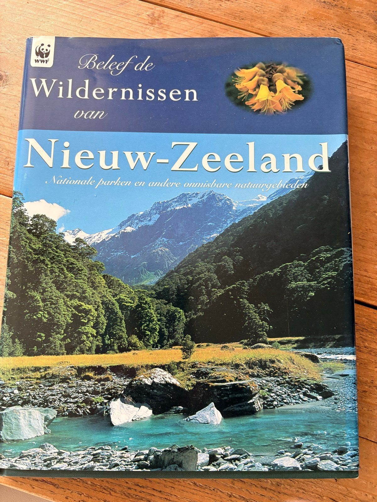 Boek: Beleef de Wildernissen van Nieuw-Zeeland (WWF), Boeken, Ophalen of Verzenden, Zo goed als nieuw, Natuur algemeen