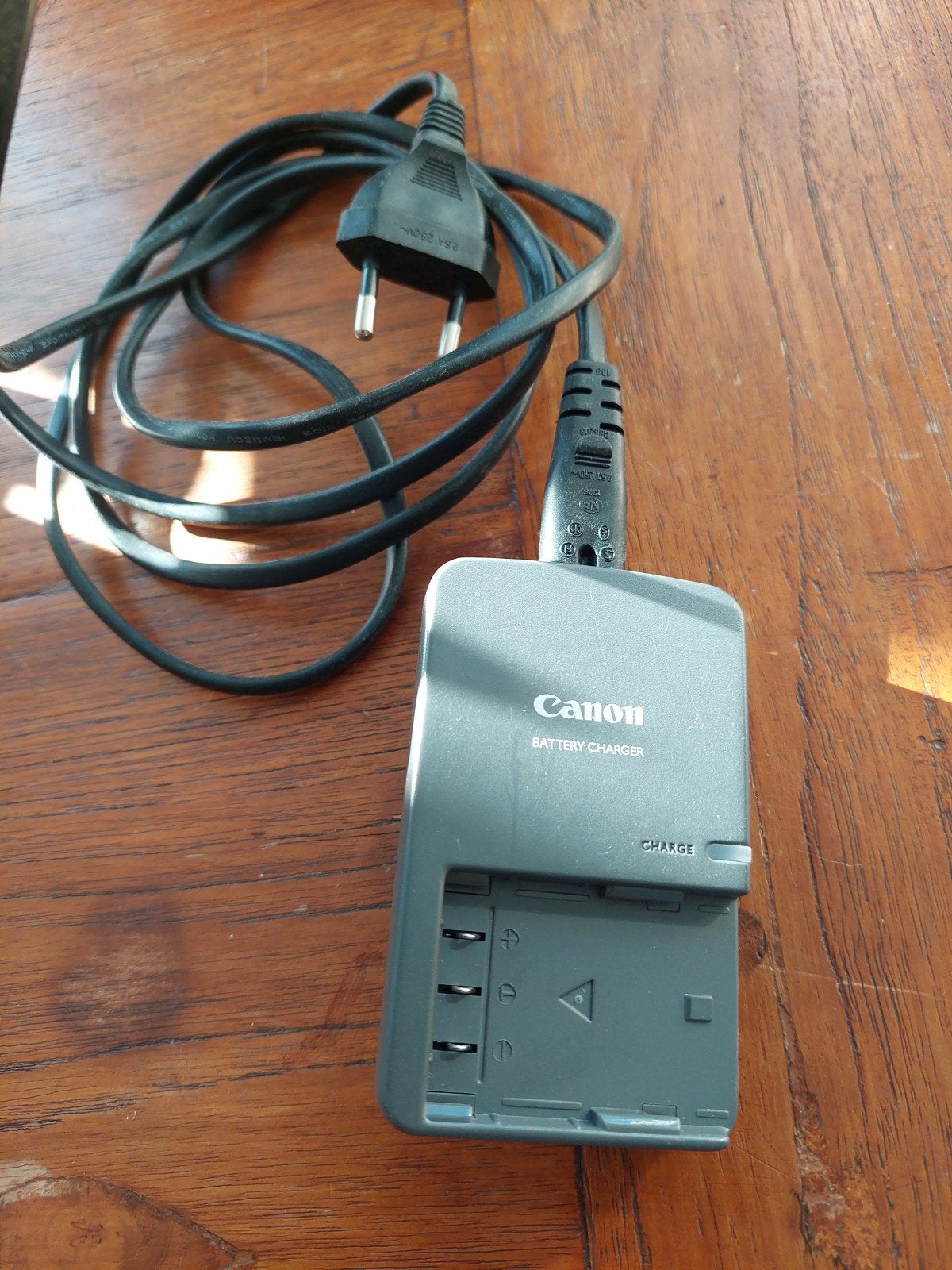 Canon Batterijlader - Origineel en Functioneel, Ophalen of Verzenden, Gebruikt