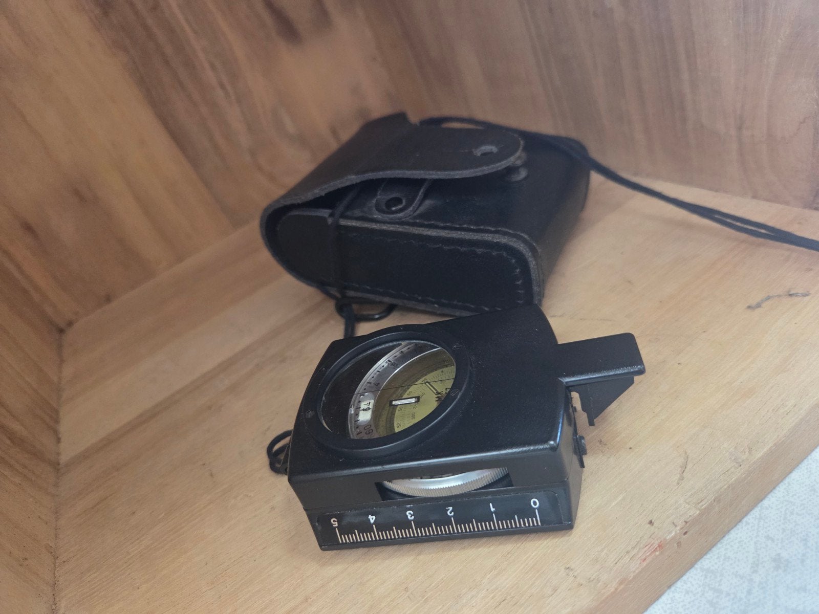 Kompas Vloeistof CPL Escherbach M90 met leren etui, Ophalen