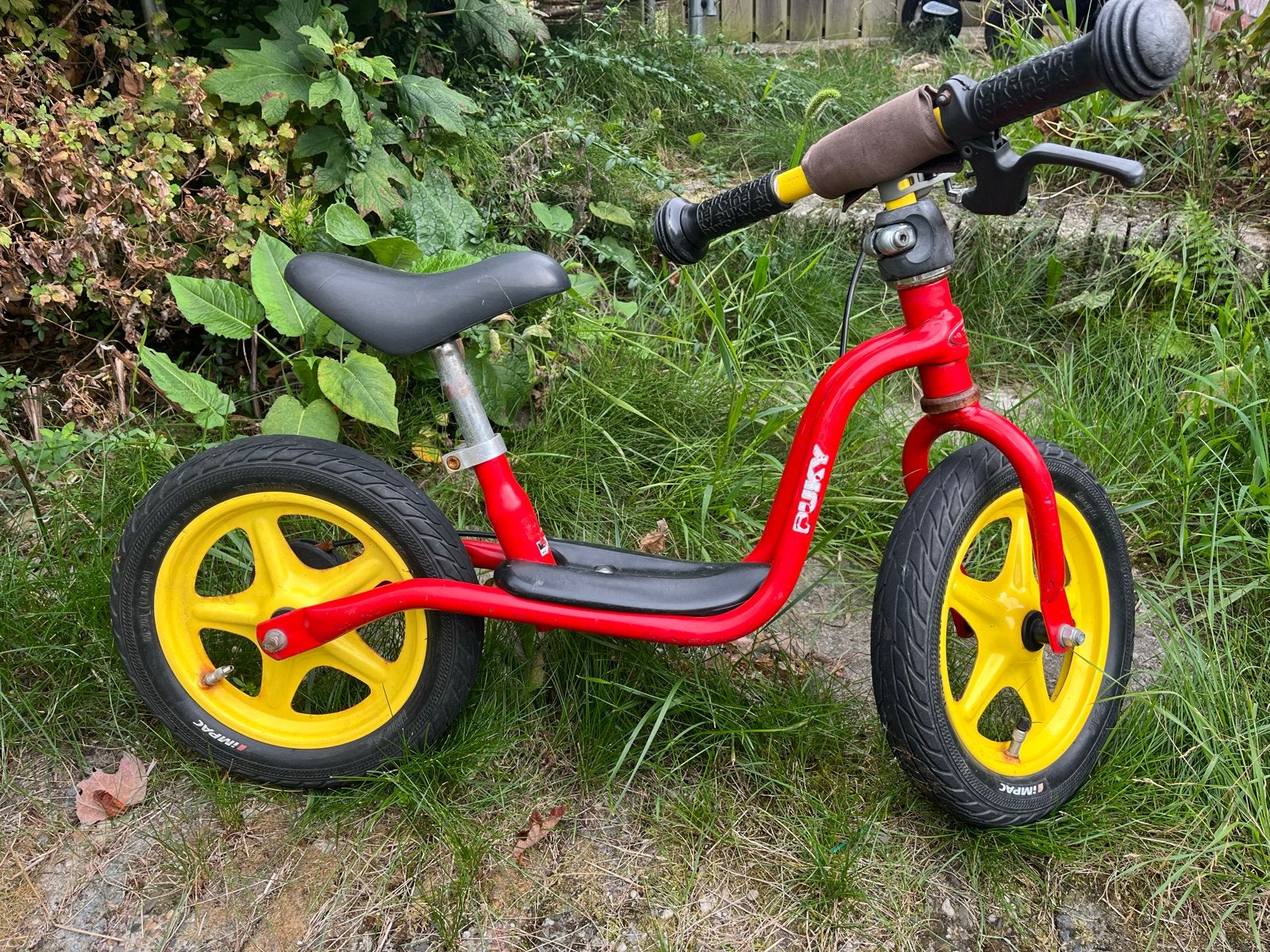 Puky loopfiets rood met gele wielen, Ophalen, Gebruikt, Minder dan 16 inch