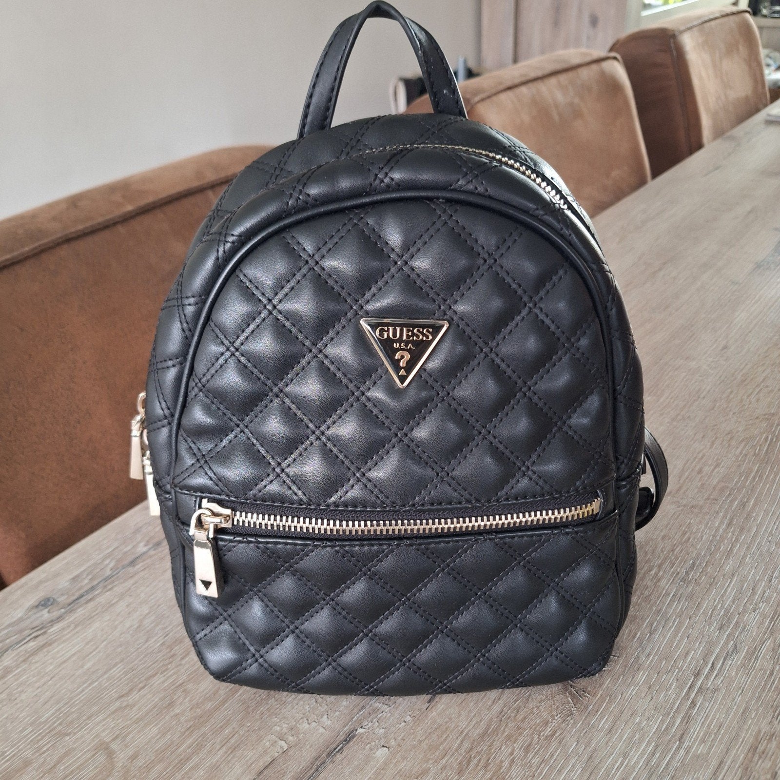 Stijlvolle Guess mini rugzak - Zwart gewatteerd, Sieraden, Tassen en Uiterlijk, Tassen | Rugtassen, Overige merken, Minder dan 30 cm
