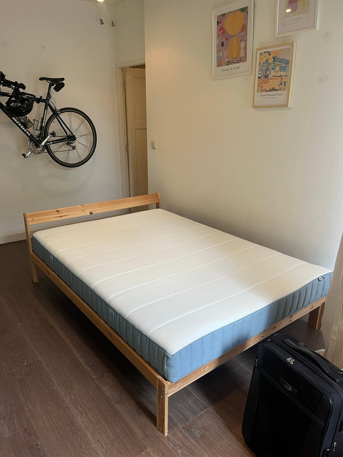 IKEA NEIDEN bedframe met lattenbodem en matras, Huis en Inrichting, Slaapkamer | Bedden, Ophalen, Overige kleuren, Tweepersoons