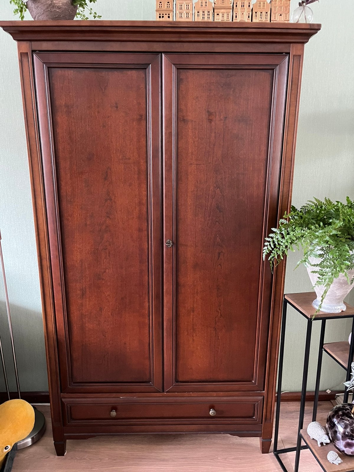 Inboedel kersen kleur wegens interieur verandering, Ophalen
