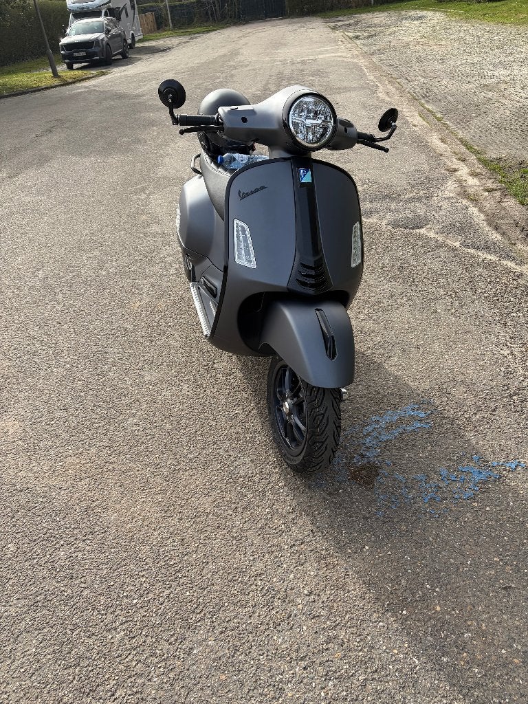 Vespa GTS 125 supersport – Nieuwstaat – Slechts 800 km, Fietsen en Brommers, Scooters | Vespa, Ophalen, Overige modellen, 125 cc